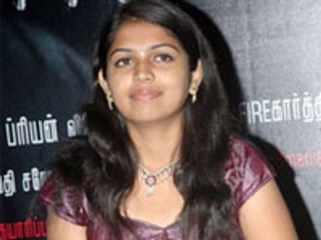 അശ്ലീല ചിത്രമെടുത്ത് ഭീഷണി:മലയാളി നടി പരാതി നല്‍കി