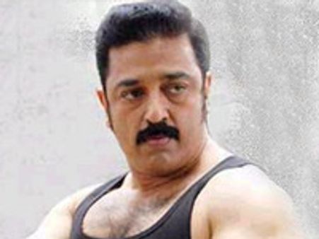 കമലഹാസന്‍ മന്മഥന്‍ അമ്പിന് പാട്ടെഴുതുന്നു