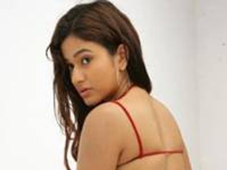 ശിക്കാരിയില്‍ പൂനവും ഡബിള്‍ റോളില്‍