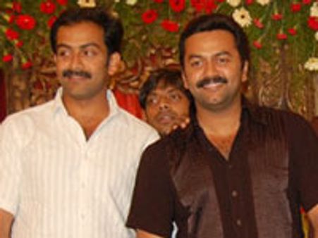 പൃഥ്വിയും ഇന്ദ്രജിത്തും ജംഗ്ഷനില്‍