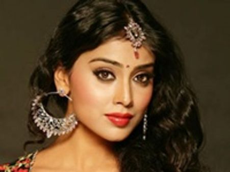 ശ്രിയ റിപ്പോര്‍ട്ടറെക്കൊണ്ട് മാപ്പു പറയിച്ചു!!