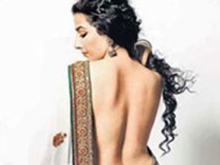 വിദ്യയുടെ പിന്‍നഗ്നത മാഗസിന്‍ കവറില്‍