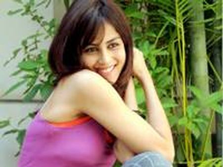 ആരാധകന് ജെനീലിയയുടെ ചൂടന്‍ സമ്മാനം