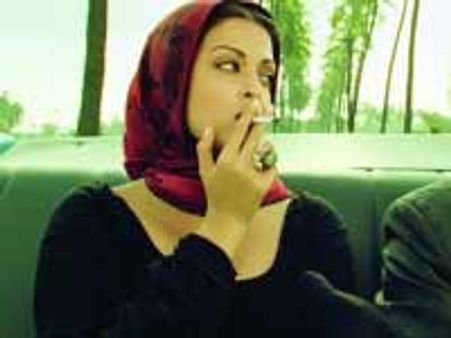 ആഷിന്റെ പുകവലി പോസ്റ്ററിനെതിരെ ഡോക്ടര്‍മാര്‍