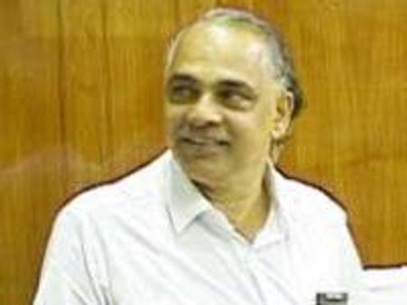 ബസ്സിനുള്ളില്‍ മണിയടിച്ച് തെറ്റയില്‍