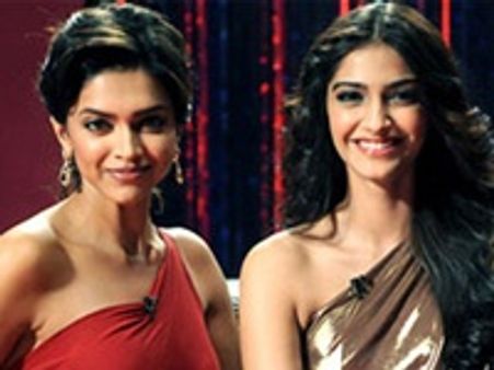 രണ്‍ബീര്‍ സെക്സിയല്ലെന്ന് സോനവും ദീപികയും