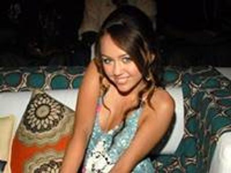 മൈലിയുടെ നഗ്നചിത്രങ്ങളും പ്രചരിയ്ക്കുന്നു