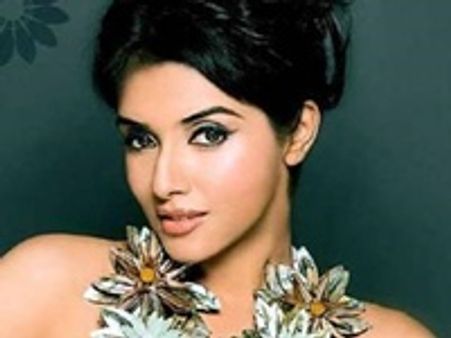 അസിനും പ്രണയക്കുരുക്കില്‍?