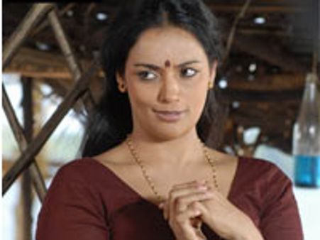 മുസ്ലീ പവര്‍ പരസ്യത്തിലെ ഫോട്ടോയ്‌ക്കെതിരെ ശ്വേത