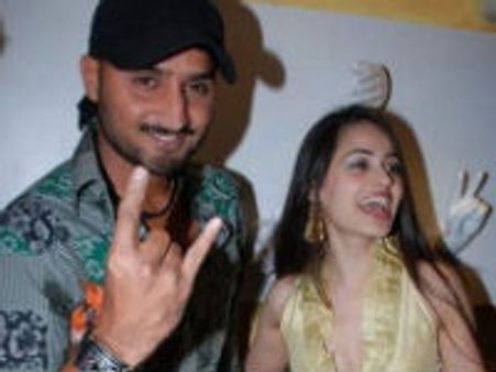 ഹര്‍ഭജനും ഗീത ബസ്രയും ഒരുമിച്ച്