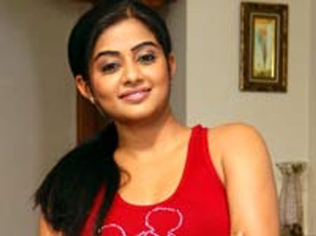 പ്രിയാമണി വിവാദം ക്ഷണിച്ചുവരുത്തുന്നു
