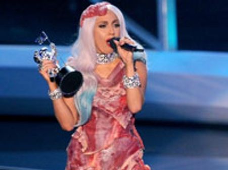 ലേഡി ഗാഗയുടെ ഇറച്ചി വേഷം ക്ലിക്ഡ്!!