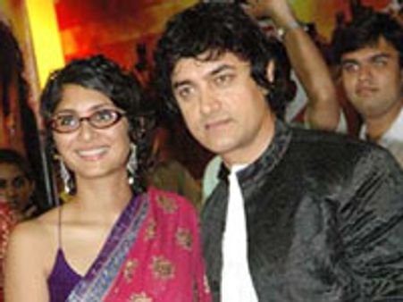 അമീര്‍ ഖാന്‍ കുളിമടിയനാണെന്നു ഭാര്യ !!