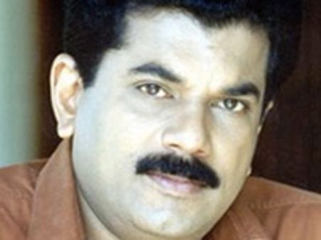 പത്തനാപുരത്ത് ഗണേശിനെ എതിരിടാന്‍ മുകേഷ് ?