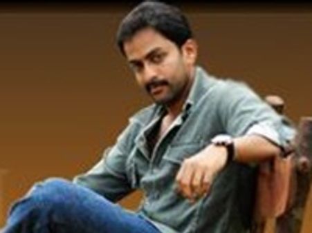 പൃഥ്വിയുടെ വേഷം പത്മകുമാര്‍ ജയസൂര്യയ്ക്ക് നല്‍കി