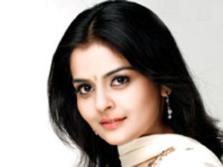 മംമ്തക്കു പകരം റോമ