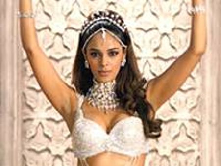 താങ്ക് യുവില്‍ മല്ലികയുടെ ഐറ്റം ഡാന്‍സ്