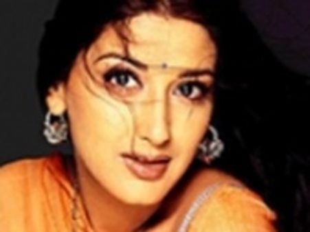 സോണാലി അടിവസ്ത്രമിടാതെ പാര്‍ട്ടിയില്‍!!