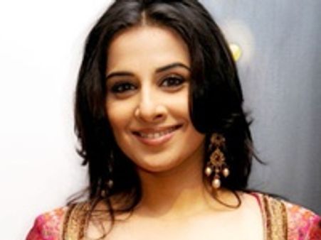 ഗര്‍ഭിണി വേഷം; വിദ്യ പുകവലി വിലക്കി