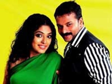 പാതിരാമണില്‍ ജയസൂര്യക്കൊപ്പം റീമ