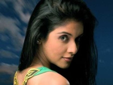 അസിന്‍ വീണ്ടും തെലുങ്കില്‍ നായിക