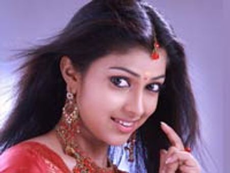 ഗ്ലാമറിനില്ലെന്ന് അമല പോളും