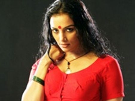 ശ്വേതയുടെ രതിചേച്ചിയെ കാണാന്‍ വന്‍തിരക്ക്