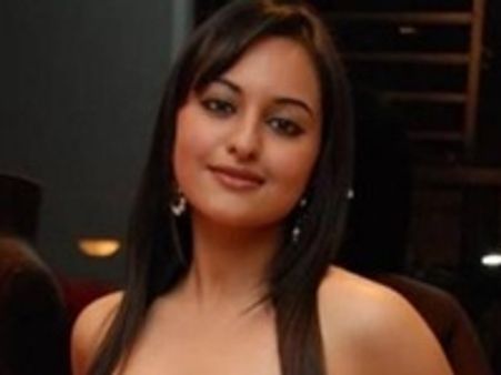 കമല്‍ ചിത്രത്തിലേയ്ക്ക് സോനാക്ഷിയ്ക് ക്ഷണം