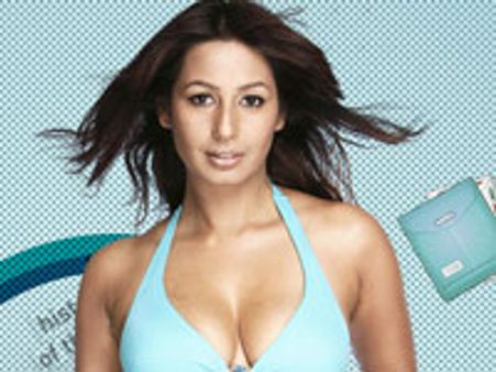 കലണ്ടറില്‍ കശ്മീര ടോപ്‌ലെസാവുന്നു