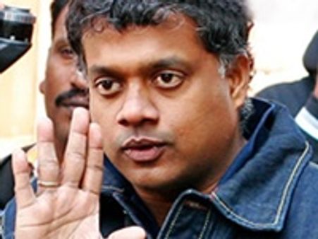 കഥാപാത്രത്തിന്റേ പേര്: ഗൗതം മേനോന്‍ കുരുക്കില്‍