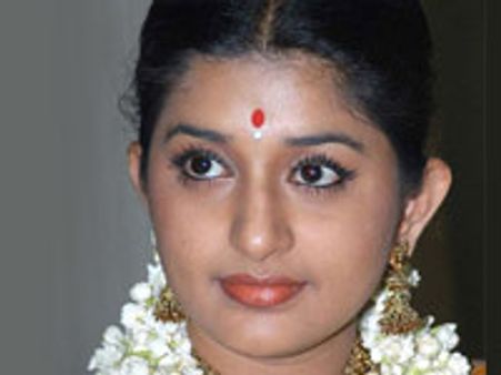 മീരയും നയനുമില്ലാതെ അമ്മ