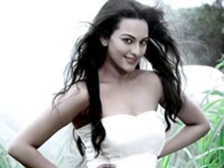 കമലിന്റെ നായികയാവാന്‍ സന്തോഷം: സോനാക്ഷി