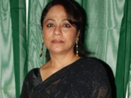 സീമ ബിശ്വാസ് വീണ്ടും നഗ്നയാവുന്നു