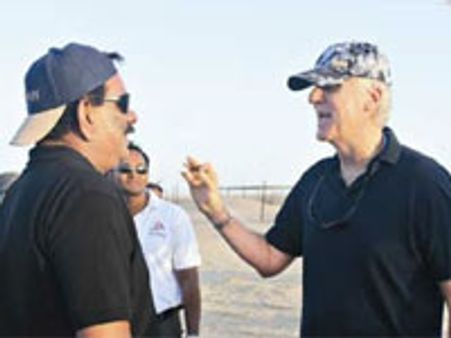 ലാല്‍ സിനിമയുടെ ലൊക്കേഷനില്‍ കാമറൂണ്‍