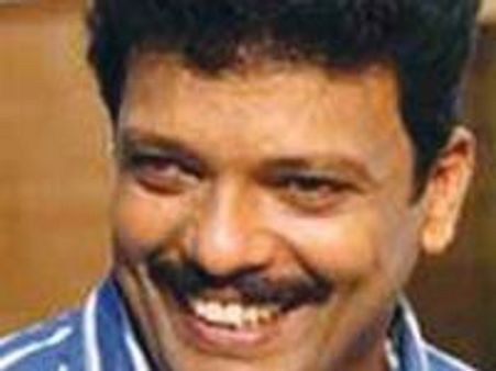 വോട്ടുതേടി ജഗദീഷ് വരുന്നു