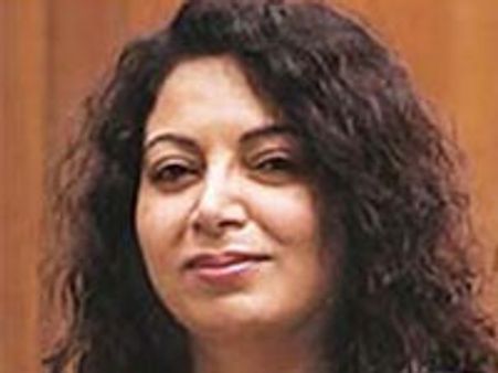 'എന്റെ' സിനിമ തടയണം: നീര റാഡിയ