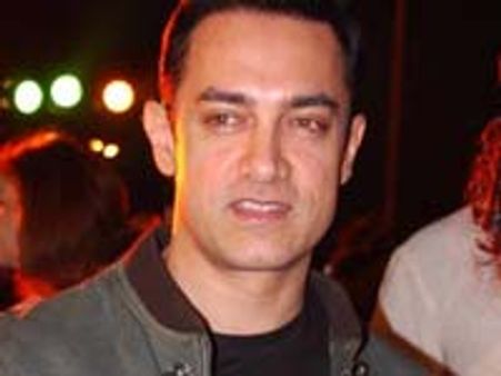 അന്നാ ഹസാരെയ്ക്ക് ബോളിവുഡിന്റെ പിന്തുണ