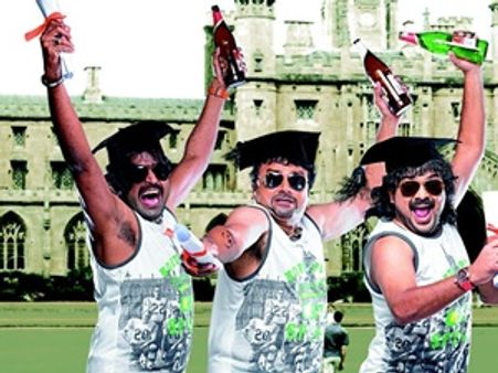 സീനിയേഴ്‌സിന്റെ മദ്യപാന പോസ്റ്റര്‍ വിവാദത്തില്‍