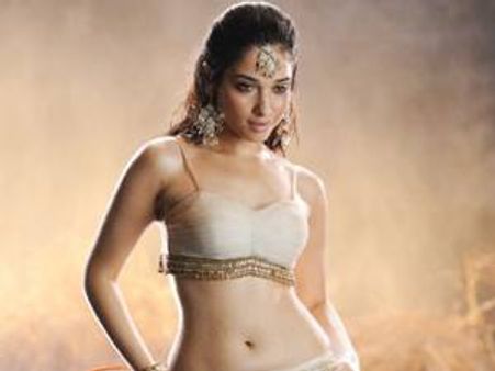 ബിക്കിനി, അധരചുംബനം-തമന്നയെ കിട്ടില്ല