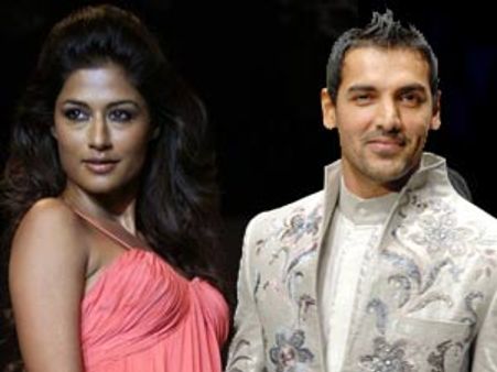 ജോണ്‍ ചിത്രാംഗദയെ വിവാഹം കഴിയ്ക്കുന്നു?