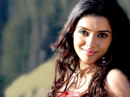 ബോളിവുഡില്‍ നല്ല സുഹൃത്തുക്കളില്ല: അസിന്‍