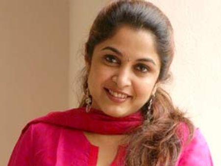 നടി രമ്യകൃഷ്ണന് അറസ്റ്റ് വാറന്റ്