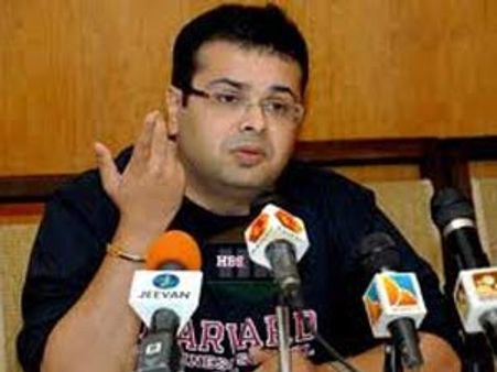 നിഷാല്‍ ചന്ദ്രയ്ക്ക് എന്തോ പറയാനുണ്ട്