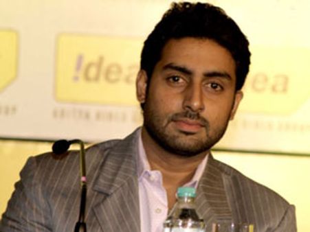 കുഞ്ഞ് പെണ്ണാവണമെന്ന് അഭിഷേകിന് മോഹം