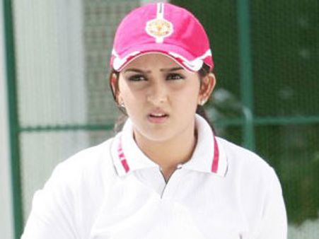 രാജലക്ഷ്മിയായി സനുഷ