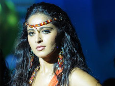 അനുഷ്‌ക്ക വെള്ളാനയെന്ന്