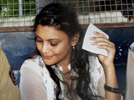 ജയിലില്‍ നിന്നിറങ്ങിയ മരിയയ്ക്ക് വര്‍മ്മയുടെ ഓഫര്‍