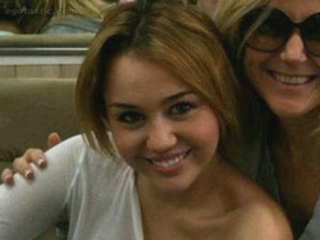 ട്വിറ്ററില്‍ മിലേയുടെ അടിവസ്ത്രമില്ലാത്ത ചിത്രം