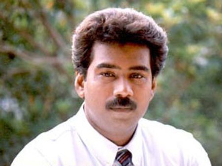 മുഖം മൂടിയില്ലാത്ത മേനോന്‍ നടനം