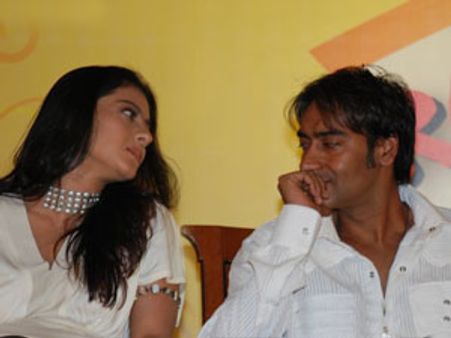 കാജല്‍ ഭര്‍ത്താവിനെ മറാത്തി പഠിപ്പിക്കുന്നു